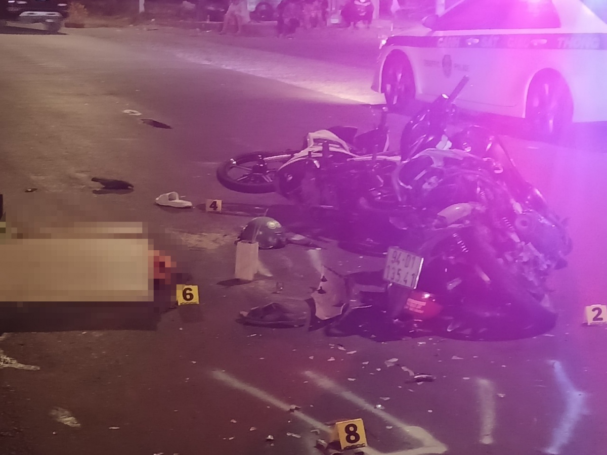 Bắt giữ tài xế xe tải tông 3 xe máy dừng đèn đỏ ở Tiền Giang
